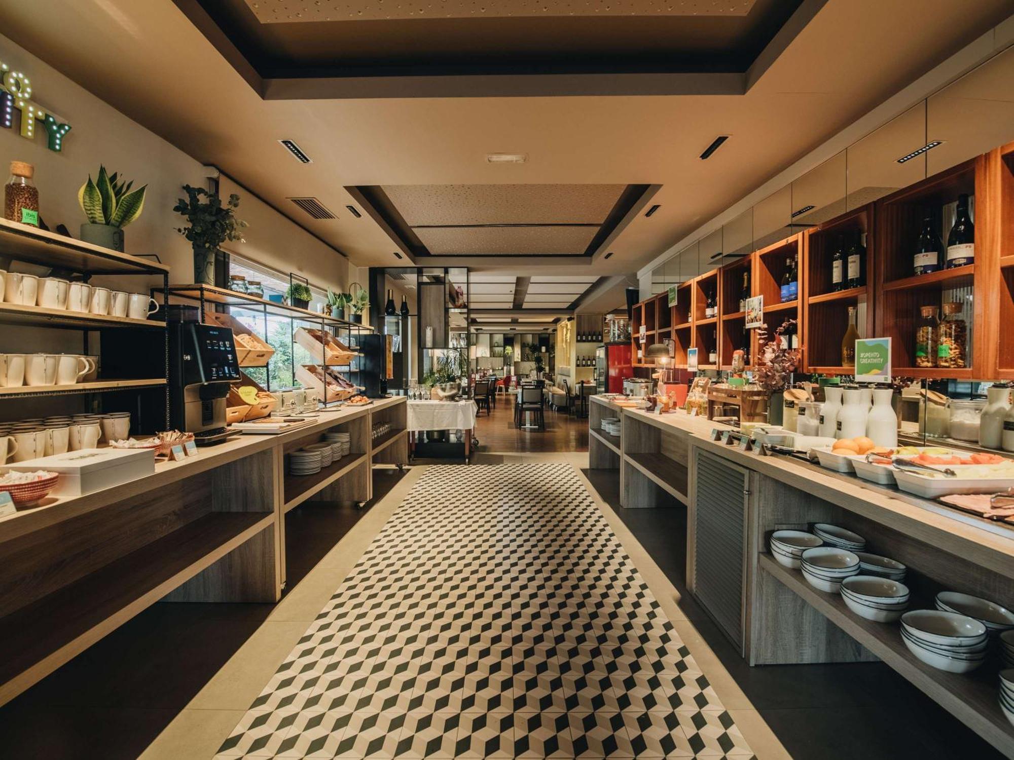 Ibis Styles Figueres Ronda Otel Dış mekan fotoğraf